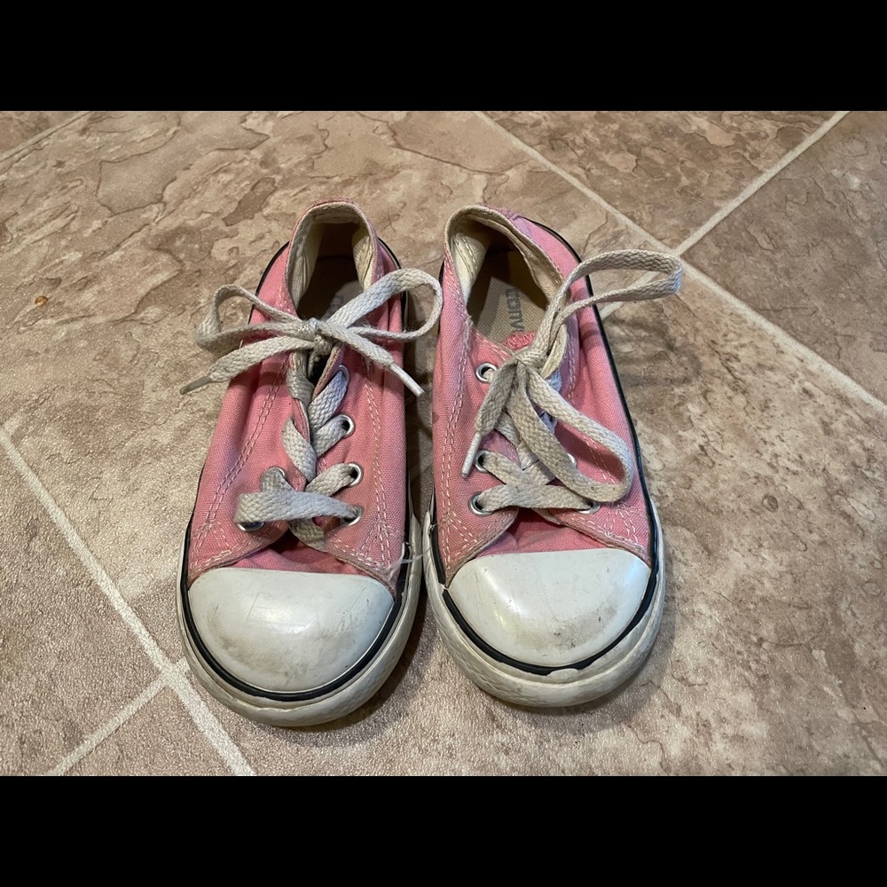 Pink Convers kids size 9, plastic on shoelaces damaged/missing